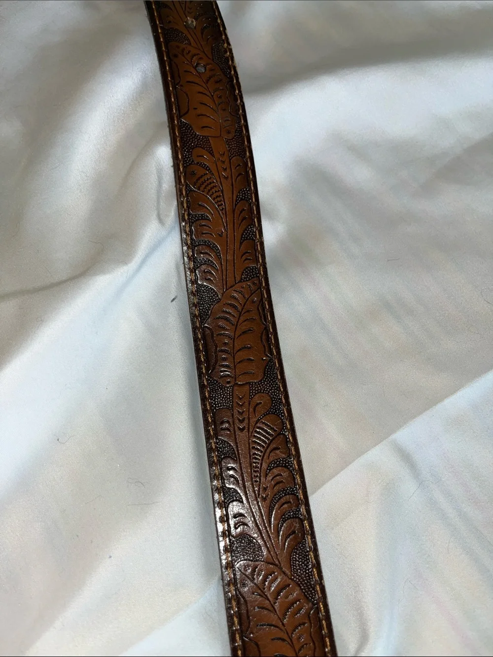 Siskeyou‎ Eagle Head Yellow Black Oval Buckle on Brown Hand Tooled Leather Belt